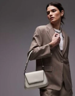 Mango Patent Shoulder Bag In White For Women -Mango Sales 207970939 4